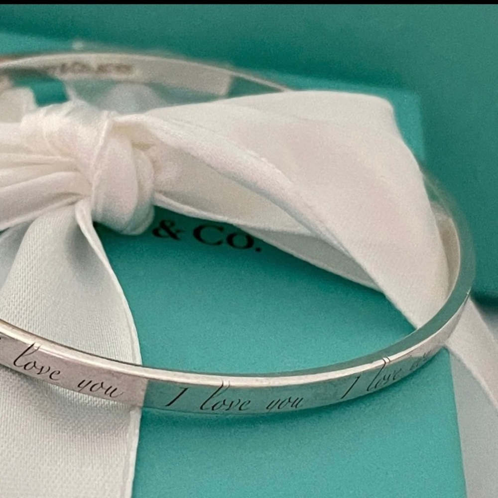 ISO Tiffany Bangle